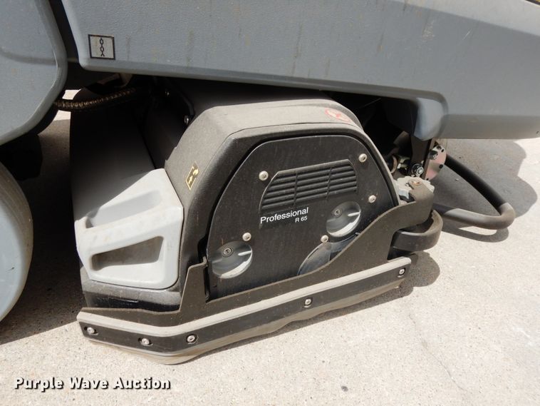 image for item GQ9739 2018 Karcher B90RR65 floor scrubber