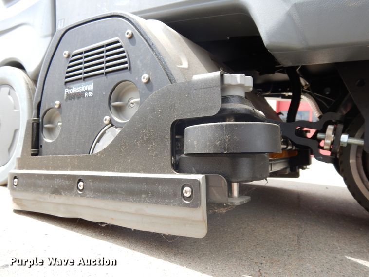 image for item GQ9739 2018 Karcher B90RR65 floor scrubber