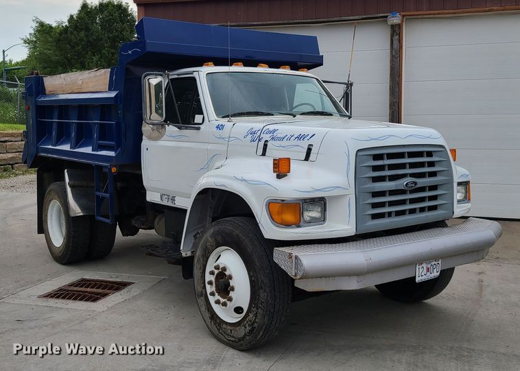 image for item GT9030 1998 Ford F800  dump truck