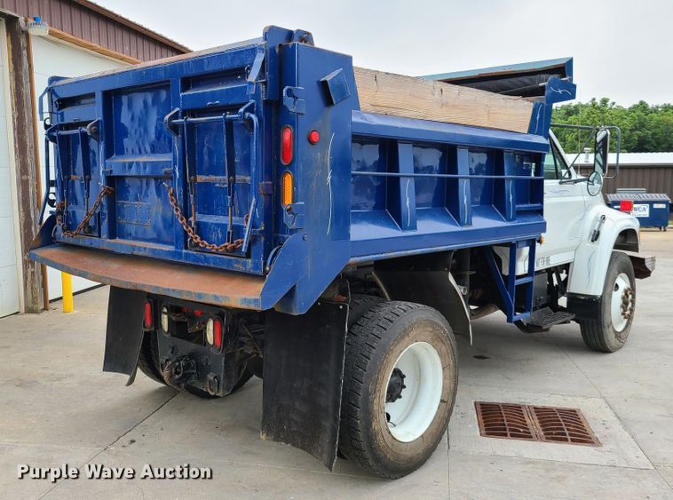 image for item GT9030 1998 Ford F800  dump truck