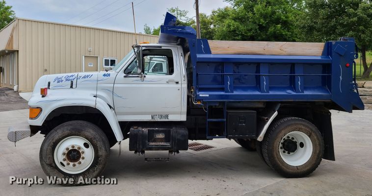 image for item GT9030 1998 Ford F800  dump truck