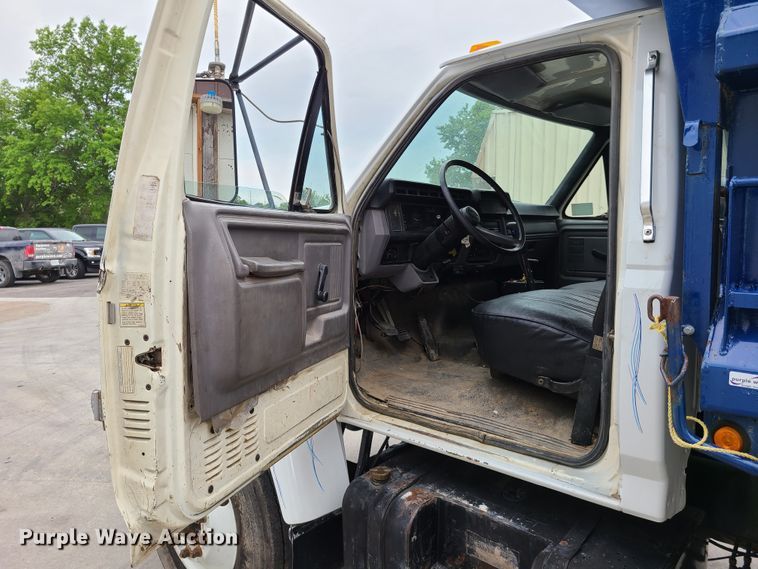 image for item GT9030 1998 Ford F800  dump truck