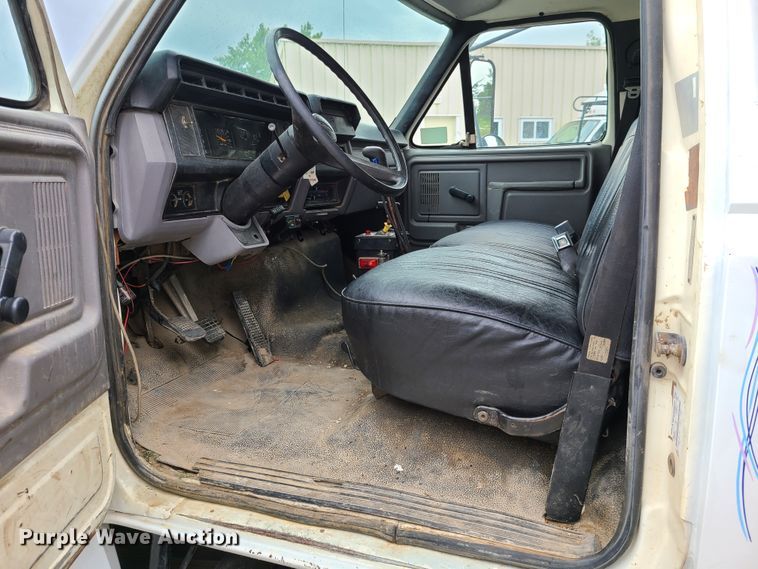 image for item GT9030 1998 Ford F800  dump truck