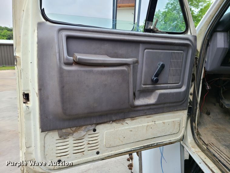 image for item GT9030 1998 Ford F800  dump truck