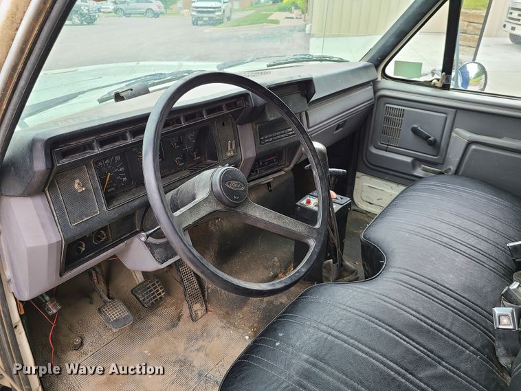 image for item GT9030 1998 Ford F800  dump truck