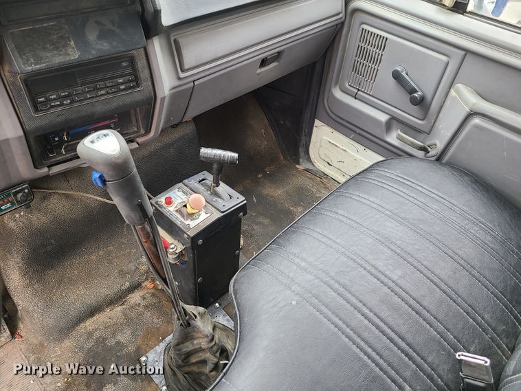 image for item GT9030 1998 Ford F800  dump truck