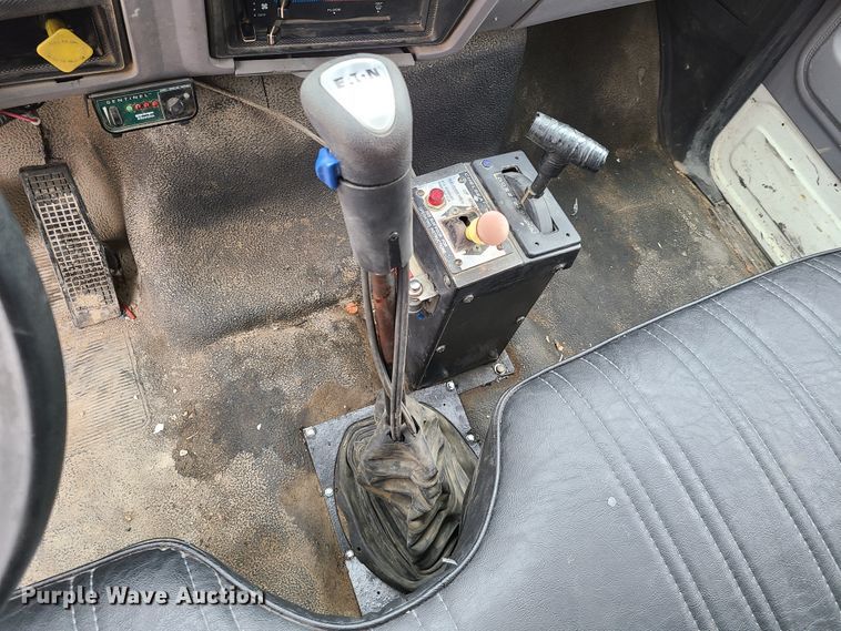 image for item GT9030 1998 Ford F800  dump truck