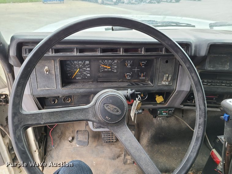 image for item GT9030 1998 Ford F800  dump truck