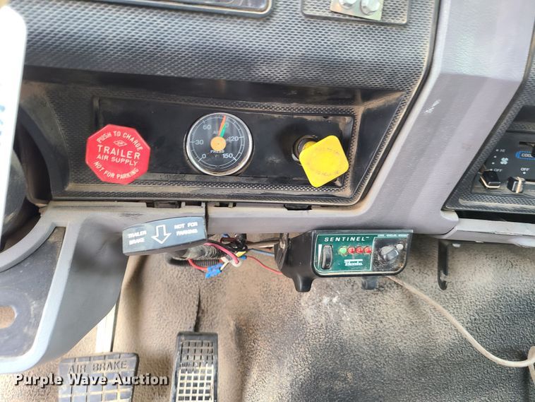 image for item GT9030 1998 Ford F800  dump truck