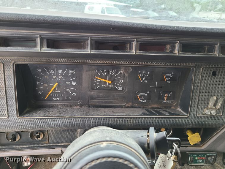 image for item GT9030 1998 Ford F800  dump truck