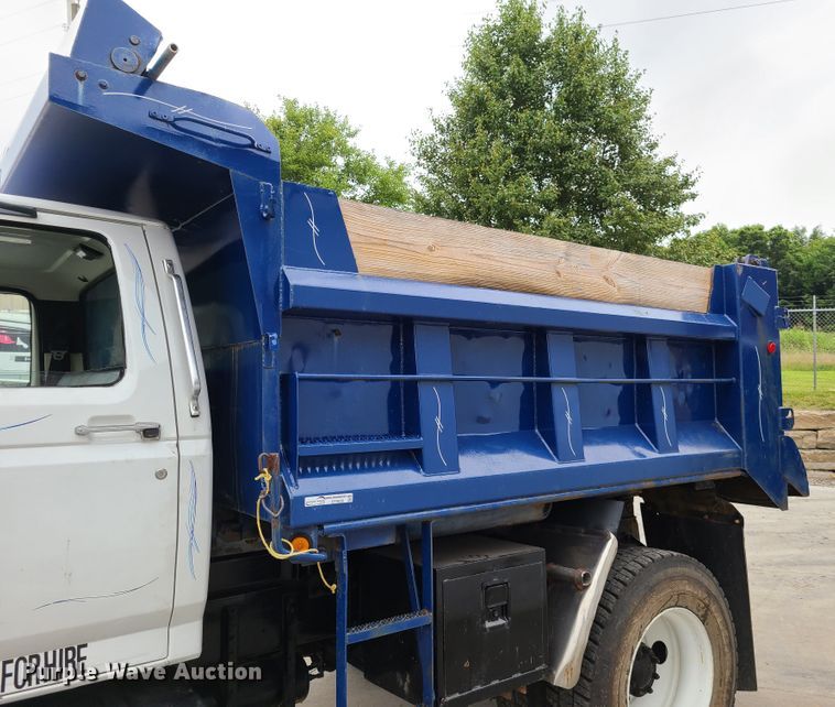 image for item GT9030 1998 Ford F800  dump truck