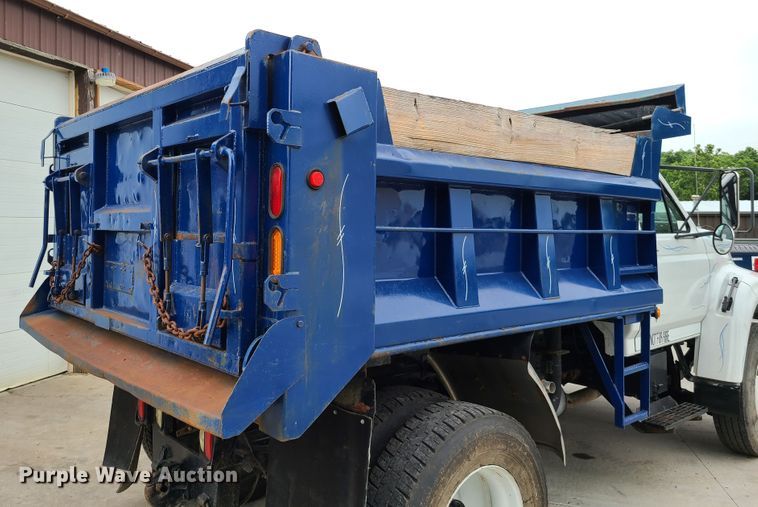 image for item GT9030 1998 Ford F800  dump truck