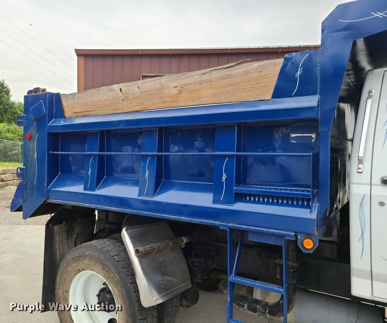 image for item GT9030 1998 Ford F800  dump truck