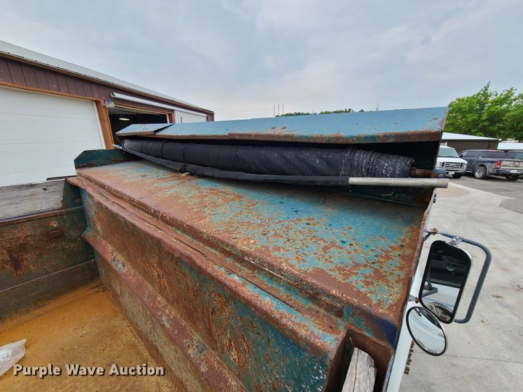 image for item GT9030 1998 Ford F800  dump truck