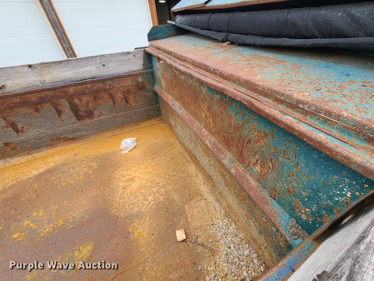 image for item GT9030 1998 Ford F800  dump truck