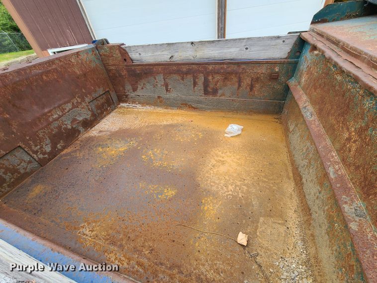 image for item GT9030 1998 Ford F800  dump truck