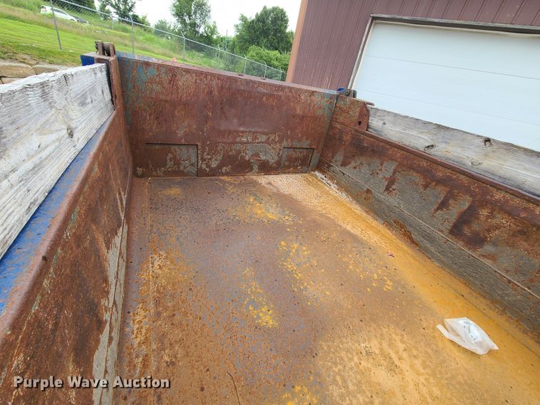 image for item GT9030 1998 Ford F800  dump truck