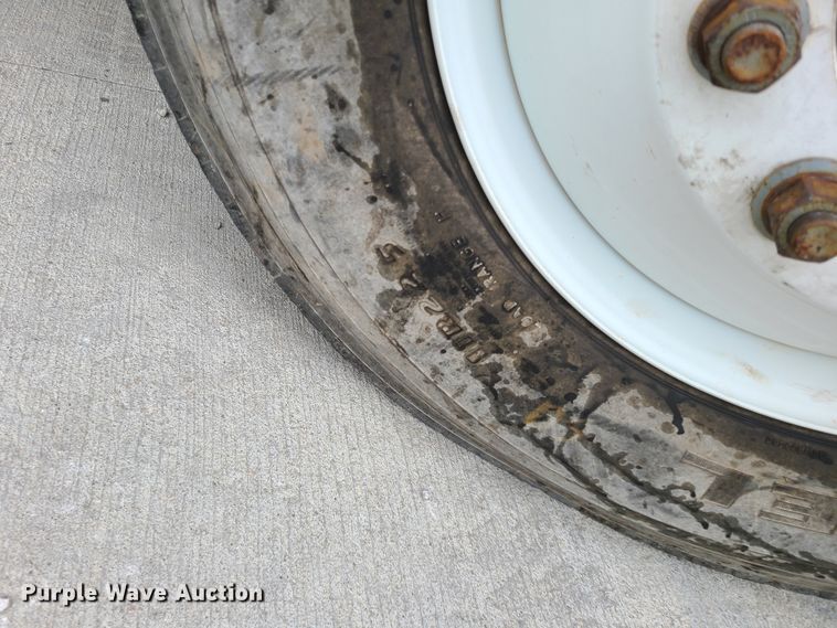 image for item GT9030 1998 Ford F800  dump truck