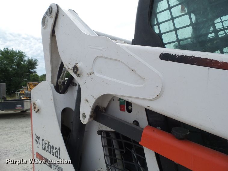image for item GX9148 2016 Bobcat T590  tracked skid steer loader