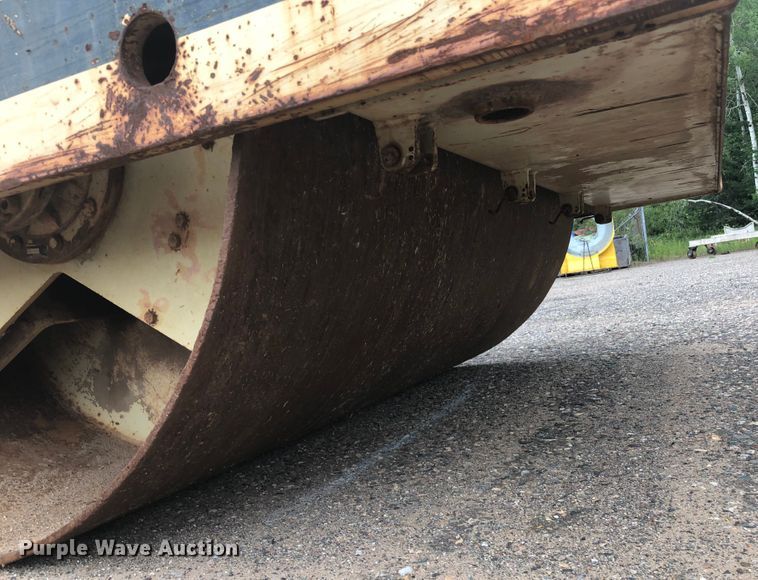 image for item H1571 1993 Ingersoll Rand DD110  vibratory double drum roller