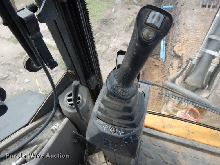 image for item HA9333 2012 Volvo BL70B  backhoe