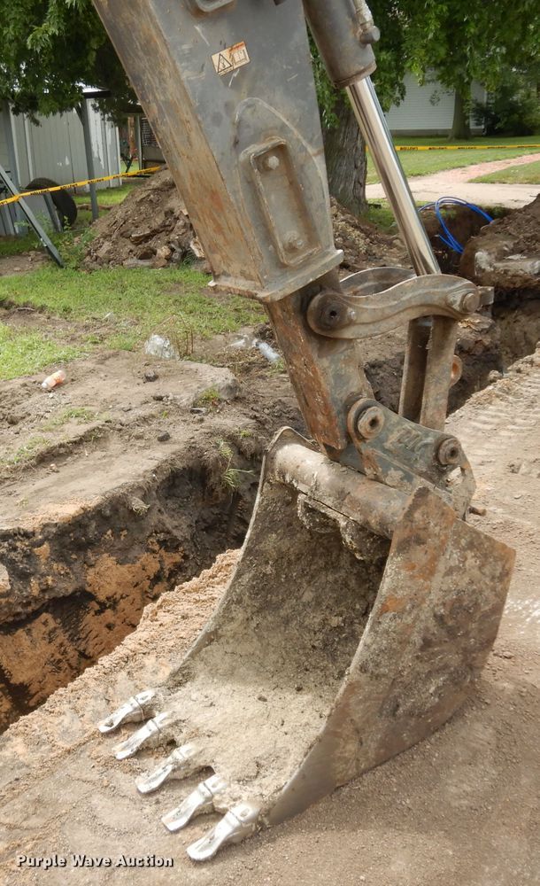 image for item HA9333 2012 Volvo BL70B  backhoe