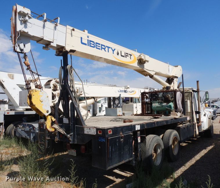 image for item HA9334 1998 Ford LS9000  crane truck