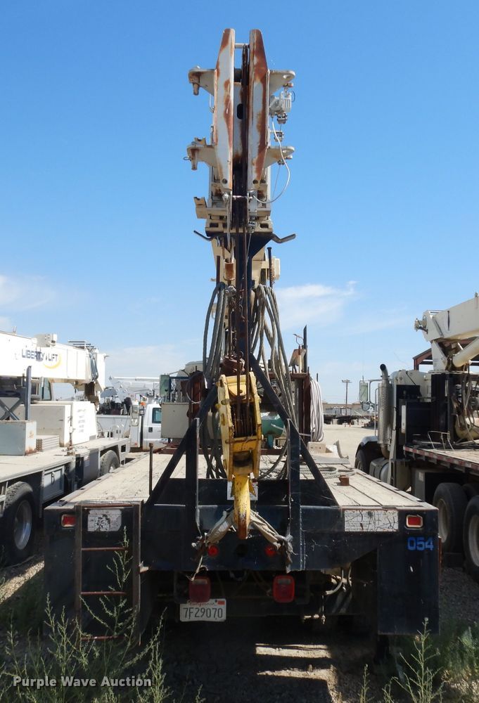 image for item HA9334 1998 Ford LS9000  crane truck