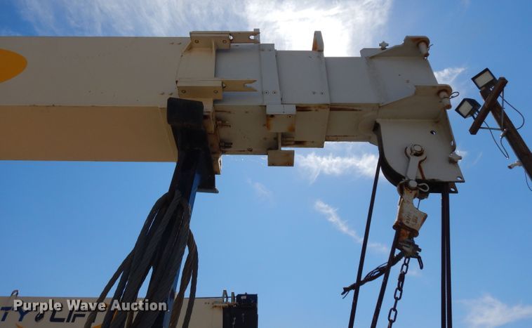 image for item HA9334 1998 Ford LS9000  crane truck