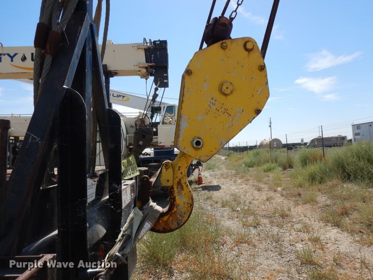 image for item HA9334 1998 Ford LS9000  crane truck