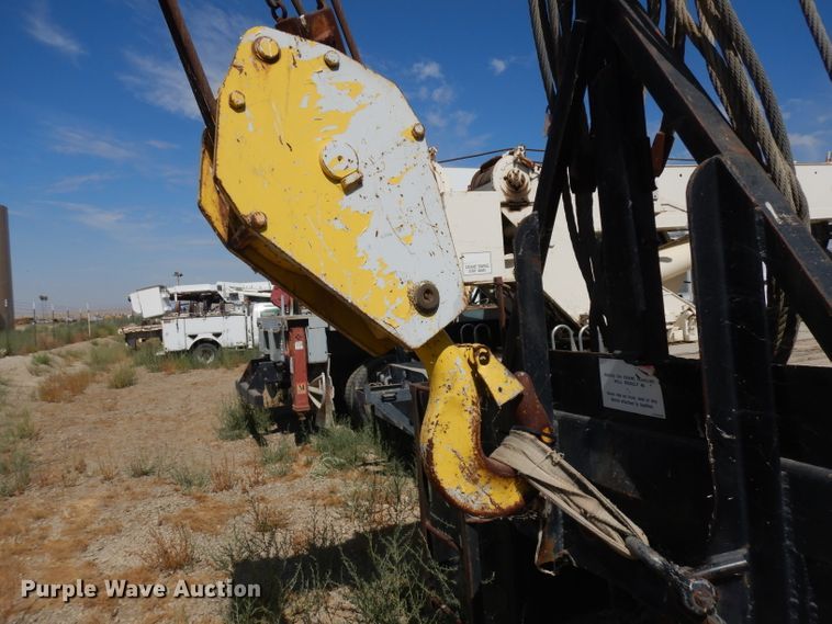 image for item HA9334 1998 Ford LS9000  crane truck