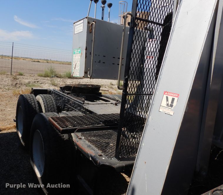 image for item HA9337 2001 Freightliner Classic  crane truck