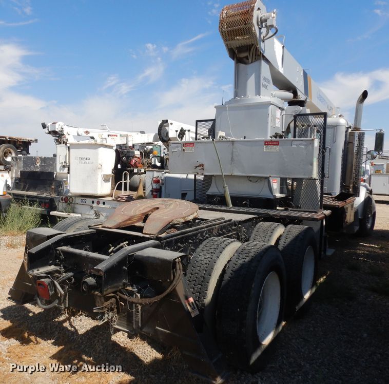 image for item HA9337 2001 Freightliner Classic  crane truck