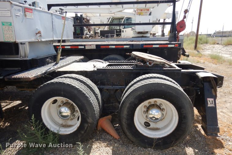 image for item HA9337 2001 Freightliner Classic  crane truck