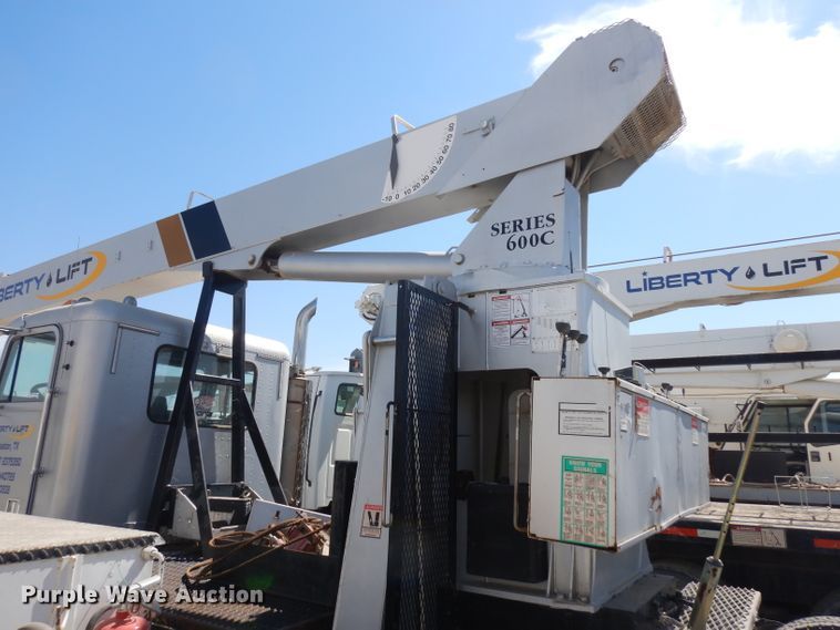 image for item HA9337 2001 Freightliner Classic  crane truck