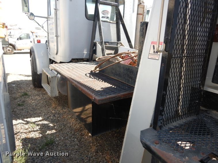 image for item HA9337 2001 Freightliner Classic  crane truck