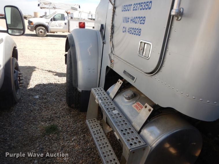 image for item HA9337 2001 Freightliner Classic  crane truck