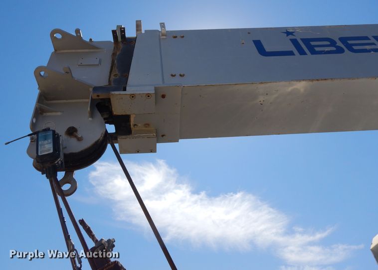 image for item HA9337 2001 Freightliner Classic  crane truck