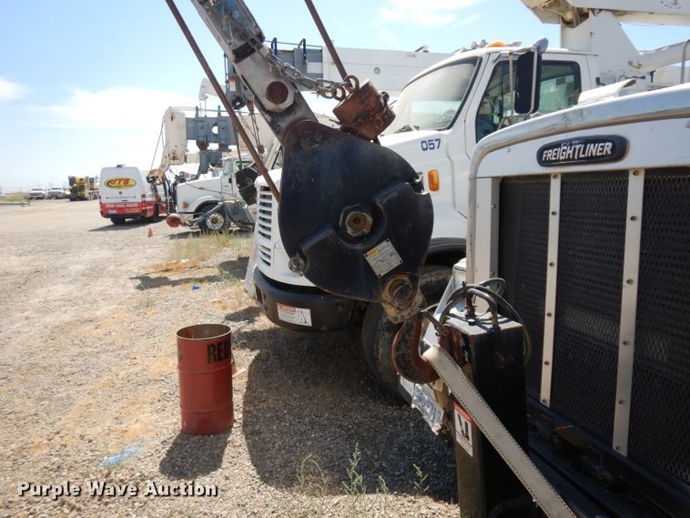 image for item HA9337 2001 Freightliner Classic  crane truck