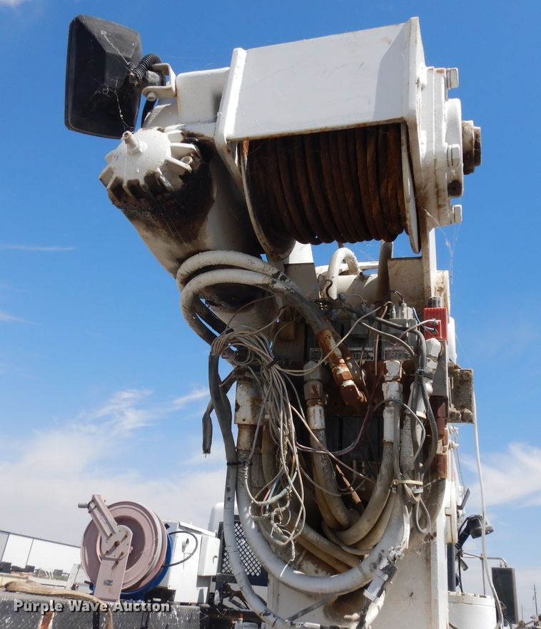 image for item HA9338 2001 Kenworth T300  utility bed truck with crane