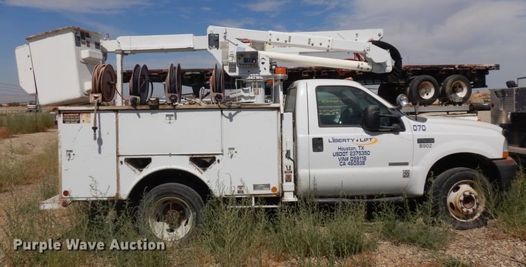 image for item HA9339 2003 Ford F550 Super Duty  bucket truck