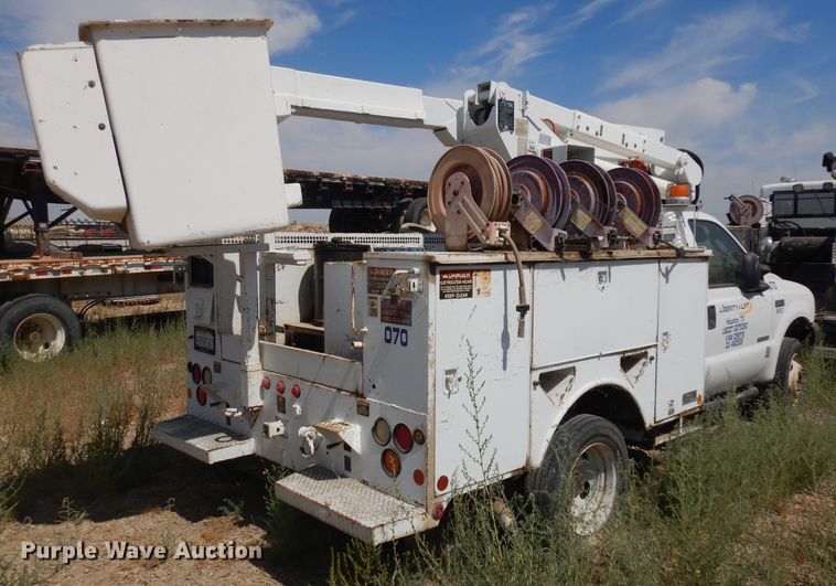 image for item HA9339 2003 Ford F550 Super Duty  bucket truck