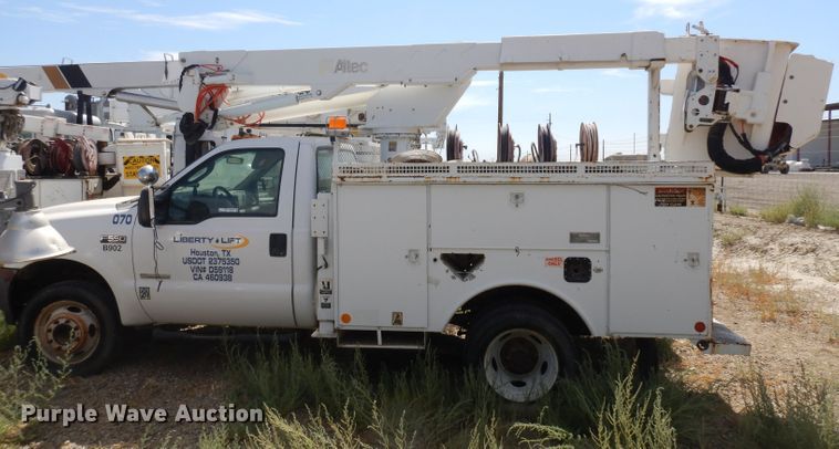 image for item HA9339 2003 Ford F550 Super Duty  bucket truck