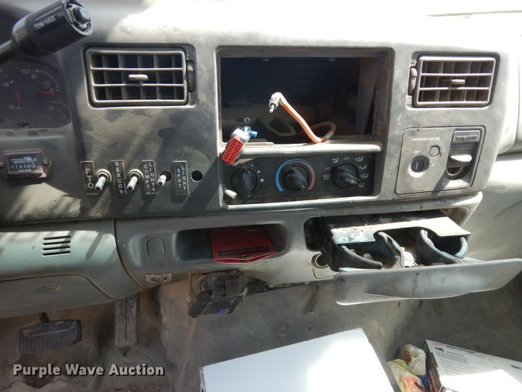 image for item HA9339 2003 Ford F550 Super Duty  bucket truck