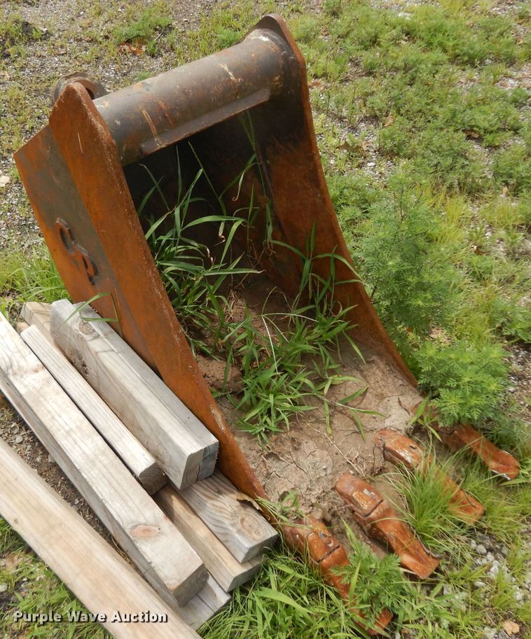 image for item HA9340 (3) backhoe buckets