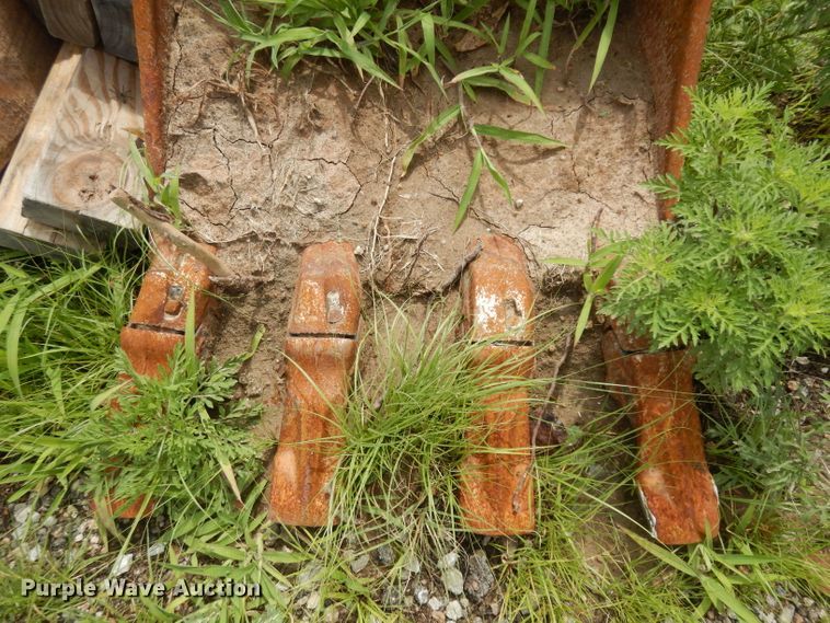 image for item HA9340 (3) backhoe buckets