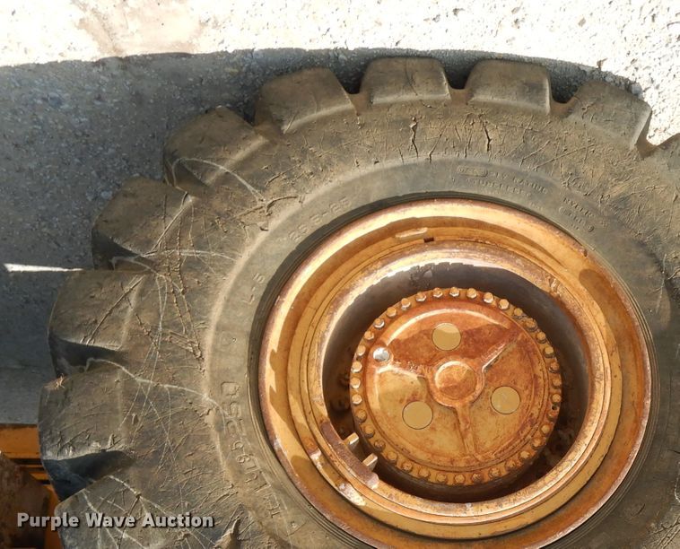 image for item HC9063 1981 Fiat-Allis FR20  wheel loader