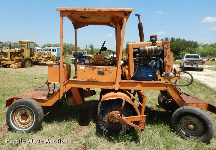 image for item HC9068 Broce BSD444i 6005-A  broom