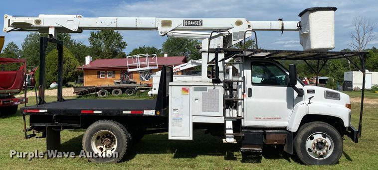 image for item HG9117 2005 GMC C7500  bucket truck