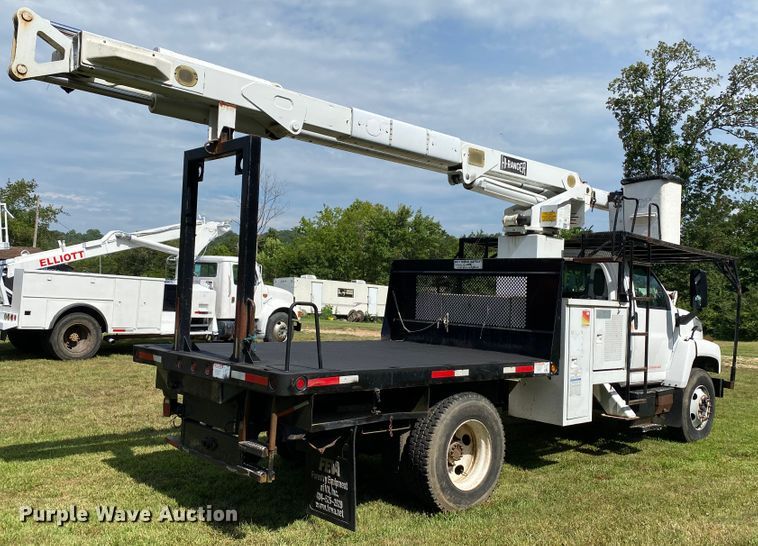 image for item HG9117 2005 GMC C7500  bucket truck